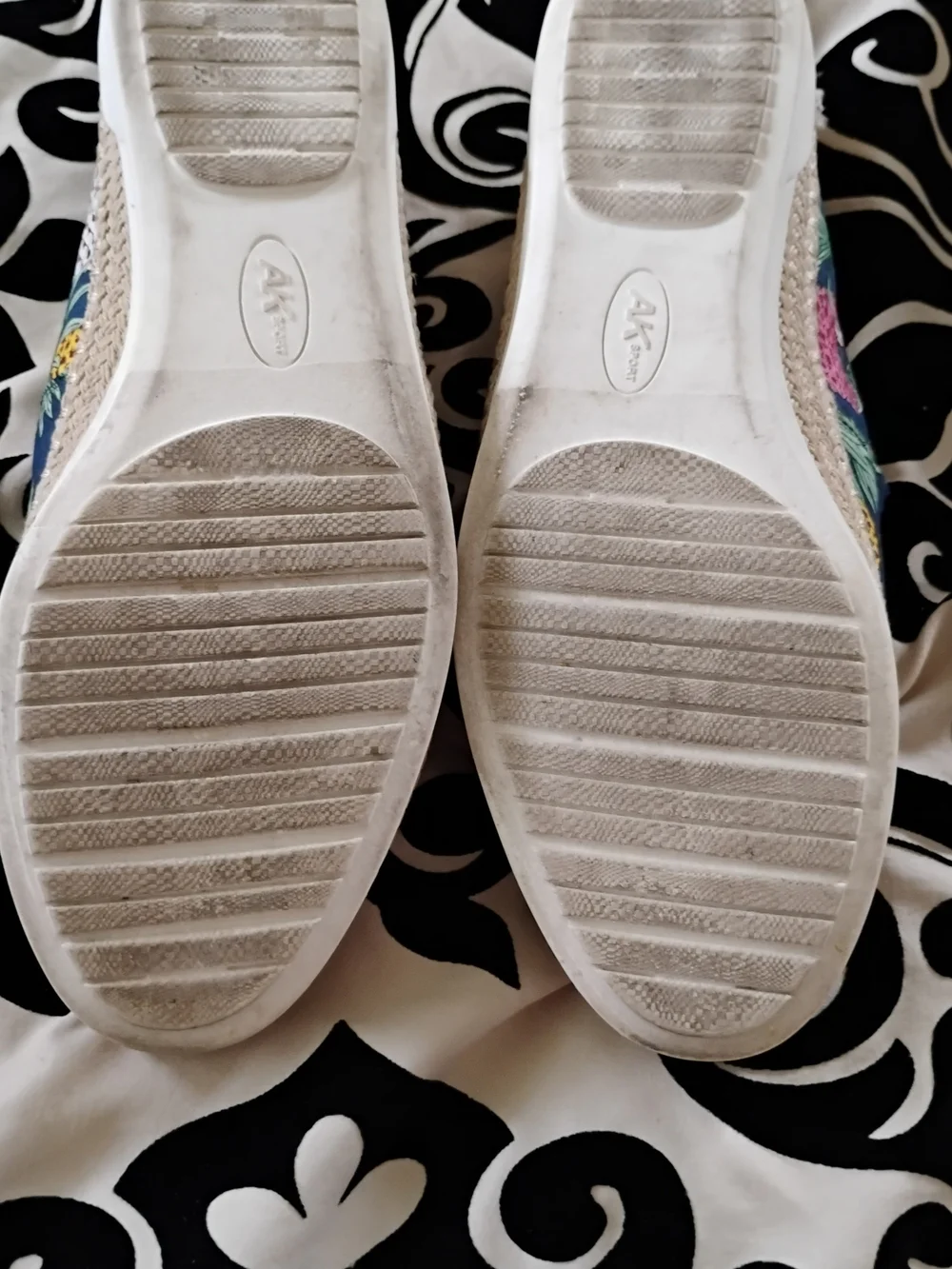 Anne Klein Akzetta (estilo alpargata /Pineapple Print Slip-On Espadrilles - Navy